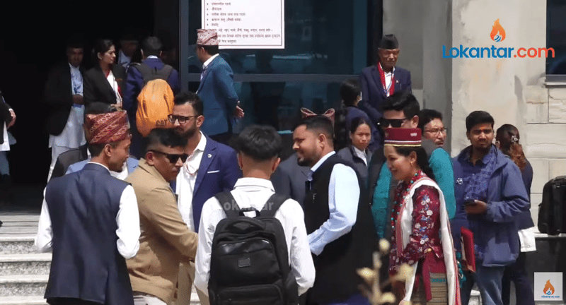 तामाङको कल्चरल पोशाक लगाएर शपथ लिन पुगिन् आशिका