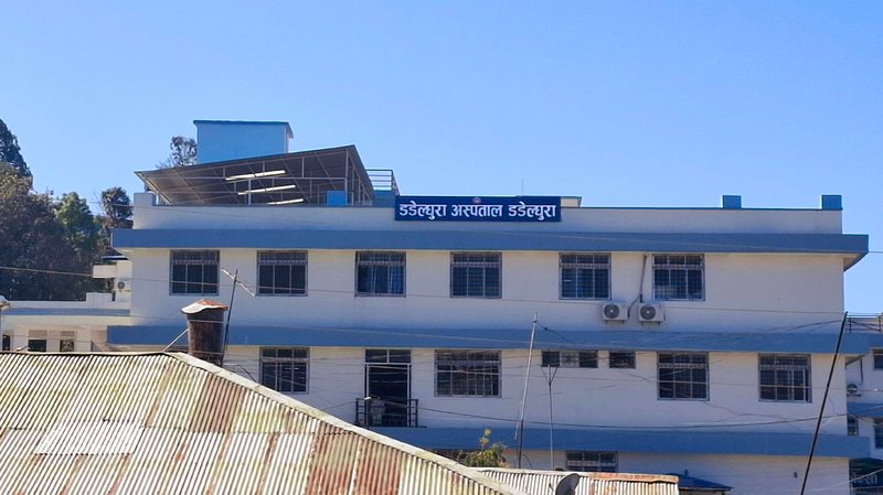 डडेल्धुरा अस्पताल अशान्त- अध्यक्ष ओझामाथि दुर्व्यवहार, आकस्मिकबाहेक सेवा बन्दको चेतावनी