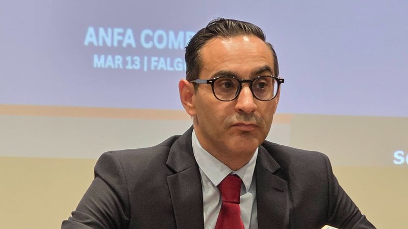 नेपाली राष्ट्रिय फूटबल टोलीको मुख्य प्रशिक्षकमा गुग्लिएलमो एरिना नियुक्त