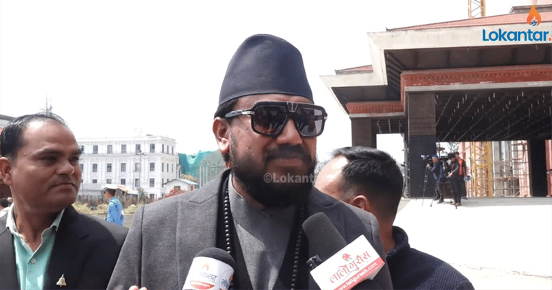 खैरौ दौरासुरुवाल र भादगाउँले टोपी लगाएर शपथ लिन पुगे खगेन्द्र सुनुवार