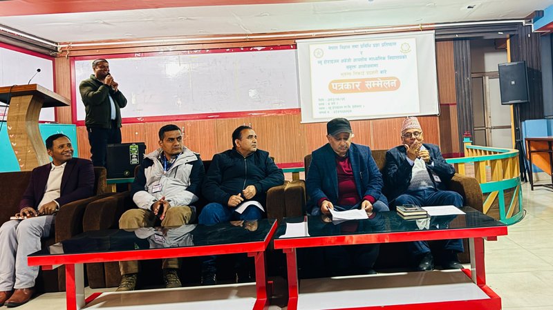 नास्ट र न्यू होराइजनको सहकार्यमा विद्यार्थीलाई भूकम्प सुरक्षा सिकाइँदै