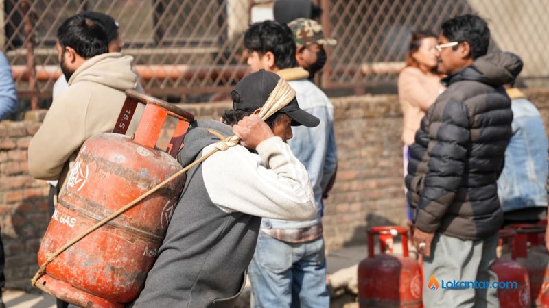 अब खाना पकाउने ग्यास आधा सिलिण्डर मात्र पाइने