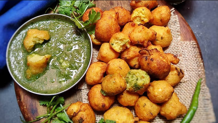 माघीमा कसरी तयार पार्ने मूंग दालको पकौडा ?, हरियो चटनीसँग हुनेछ निकै स्वादिलो