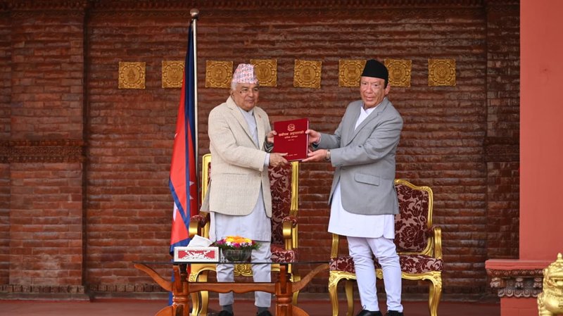 सर्वोच्च अदालतको वार्षिक प्रतिवेदन राष्ट्रपतिलाई बुझाइयो