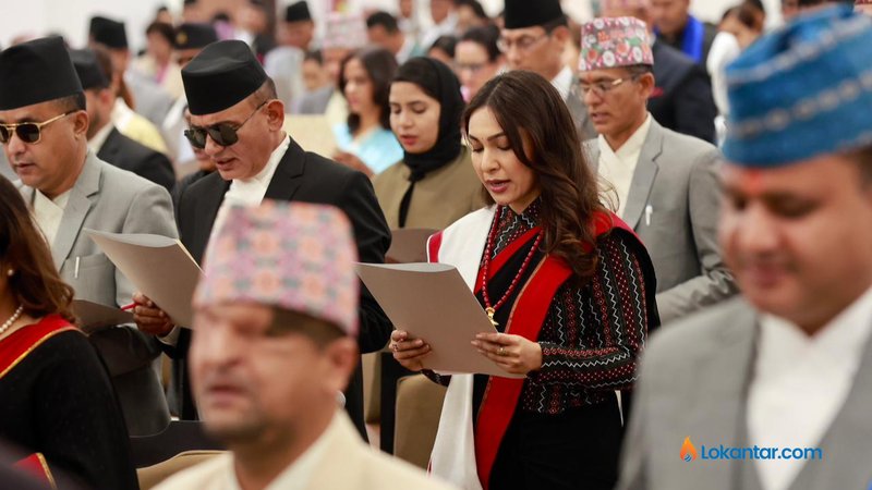 नवनिर्वाचित सांसदहरूले लिए शपथ [तस्वीरहरू]