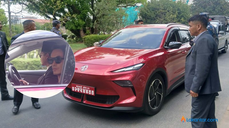 गृहमन्त्री गुरुङले लिएनन् सरकारी गाडी, आफ्नै गाडी आफैं चलाएर मन्त्रालयबाट बाहिरिए