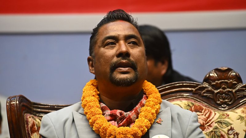 नेकपामा समाहित भए सुमन सायमी