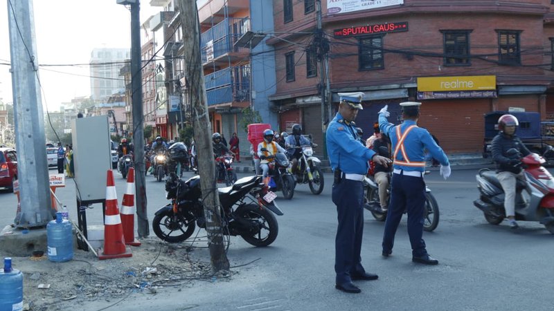 ट्राफिक प्रहरीलाई इन्फ्लुएन्जा विरुद्धको खोप