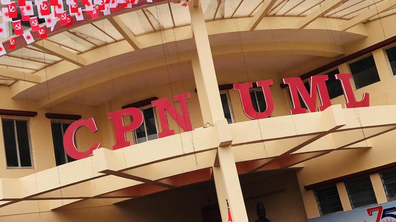 ओली पक्राउ परेपछि एमालेले बोलायो सचिवालय बैठक