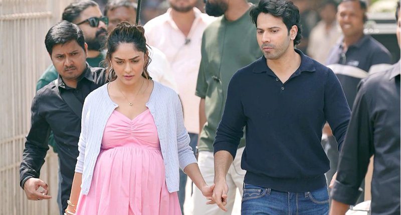 विवाहको चर्चाबीच मृणाल ठाकुरको बेबी बम्प देखिएपछि फ्यानहरू अचम्ममा, सोधे– यो कहिले भयो ?