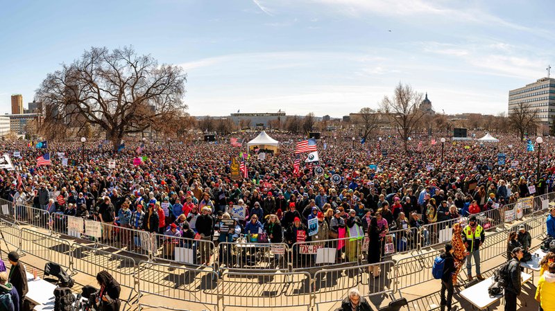 अमेरिकामा ट्रम्पविरुद्ध विशाल प्रदर्शन [फोटो फिचर]