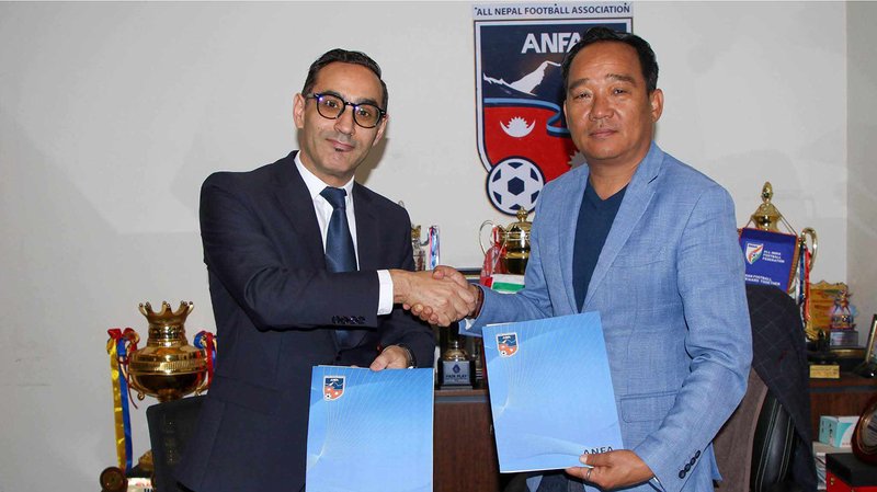 राष्ट्रिय फुटबल टोलीको मुख्य प्रशिक्षकमा एरेना