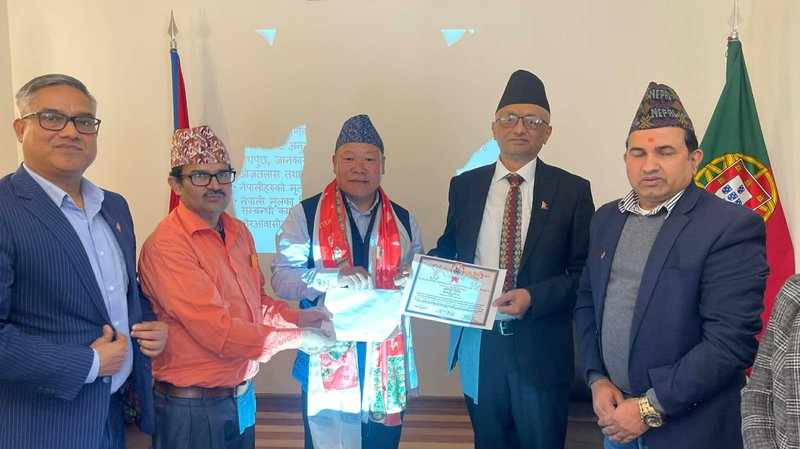 पोर्चुगलमा क्रियाशील नेपाली सञ्चारकर्मीसँग दूतावासको अन्तरक्रिया, पत्रकार राई सम्मानित