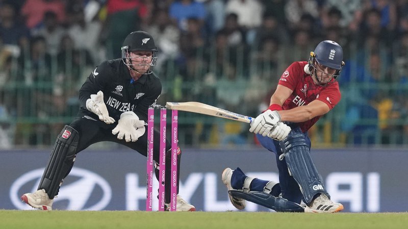 इङ्ग्ल्याण्डको जितले पाकिस्तानको सेमिफाइनल पुग्ने आशा जीवितै