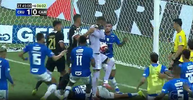 जब २३ खेलाडीलाई रातो कार्ड देखाइयो !