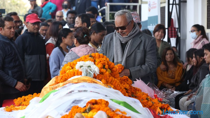 वरिष्ठ अभिनेता सुनिल थापालाई अन्तिम श्रद्धाञ्जली दिन चलचित्र विकास बोर्डमा कलाकारको घुइँचो [तस्वीरहरू]
