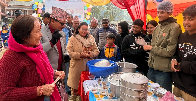 विद्यार्थीले पस्किए ‘फुड फेस्टिभल’मा खानाका परिकार