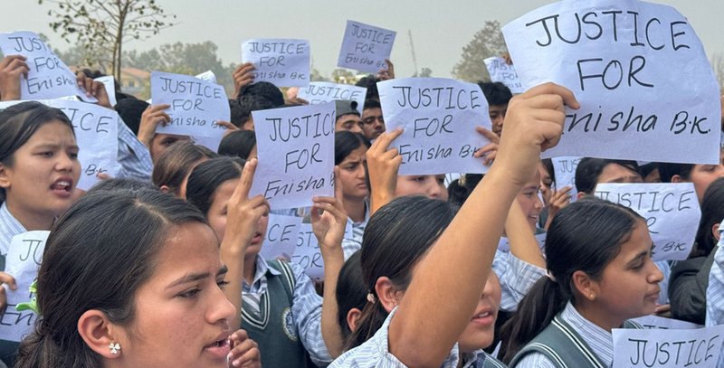 इनिशालाई न्याय माग गर्दै सुर्खेतमा विद्यार्थीको प्रदर्शन