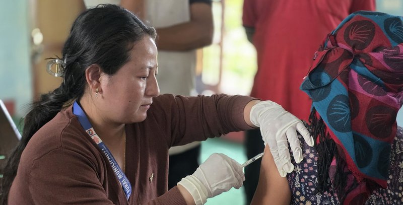 जापानिज इन्सेफ्लाइटिस विरुद्ध नवलपरासी पूर्वमा खोप अभियान सञ्चालन