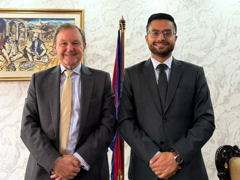 शिक्षामन्त्री पोखरेलसँग बेलायतका राजदूतको शिष्टाचार भेट