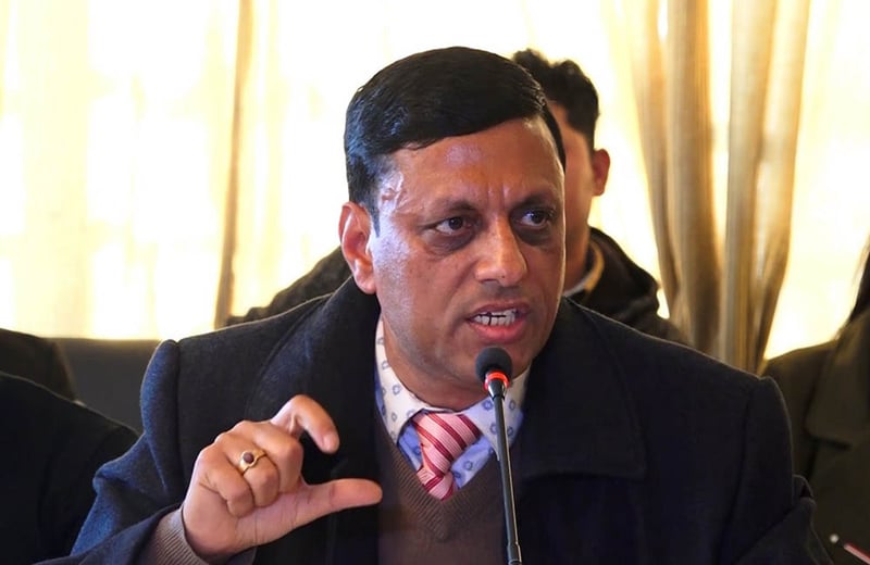 न्यायालयको भरोसा नगर्न वरिष्ठ अधिवक्ता टीकाराम भट्टराईको अपिल