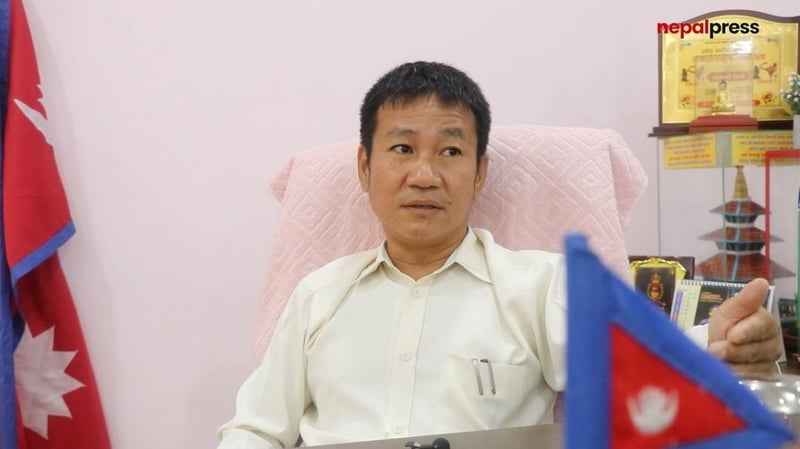 दिनभरिमा हर्क साम्पाङको १० स्टाटस- निशानामा पत्रकारदेखि बालेन सरकारसम्म