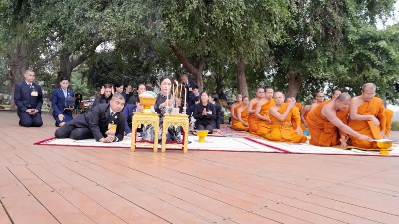 थाइल्याण्डको राजपरिवारकी सदस्य सिनेनाथ बिलासकल्यानीद्वारा मायादेवी मन्दिर दर्शन