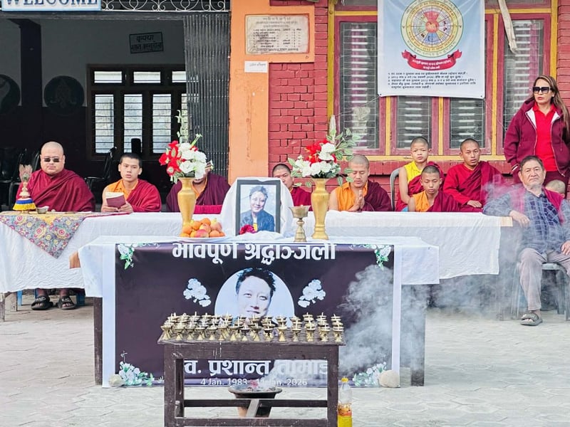 प्रशान्त तामाङप्रति उर्लाबारीमा श्रद्धाञ्जली अर्पण गर्दै दीप प्रज्वलन