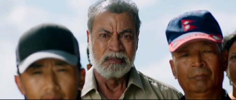 ‘आ बाट आमा’ को ट्रेलर : भविष्य बनाउन परदेशिने छोरा र आमाबुवाको कथा