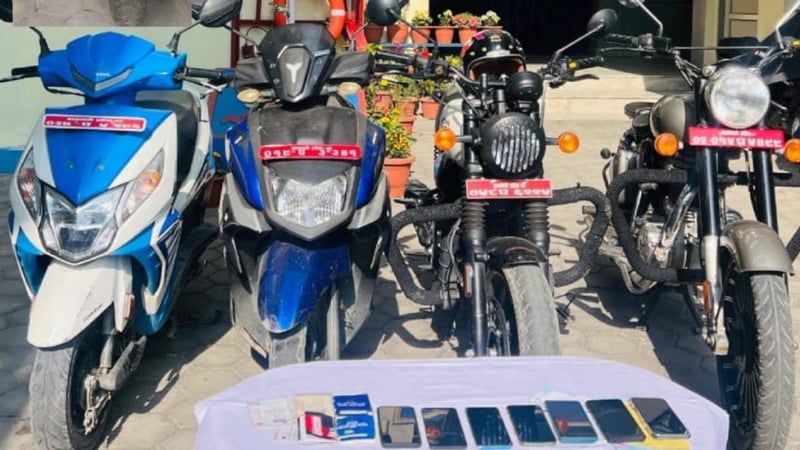 मोटरसाइकल तथा मोबाइल चोरी गर्ने समूह नियन्त्रणमा, ५ सवारी साधन र ७ मोबाइल बरामद