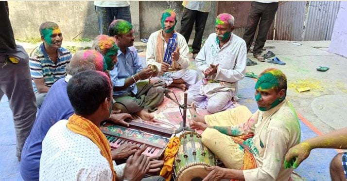 मिथिलाञ्चलका गाउँटोलमा गुञ्जिन छाड्यो होलीकाे ‘जोगिरा’