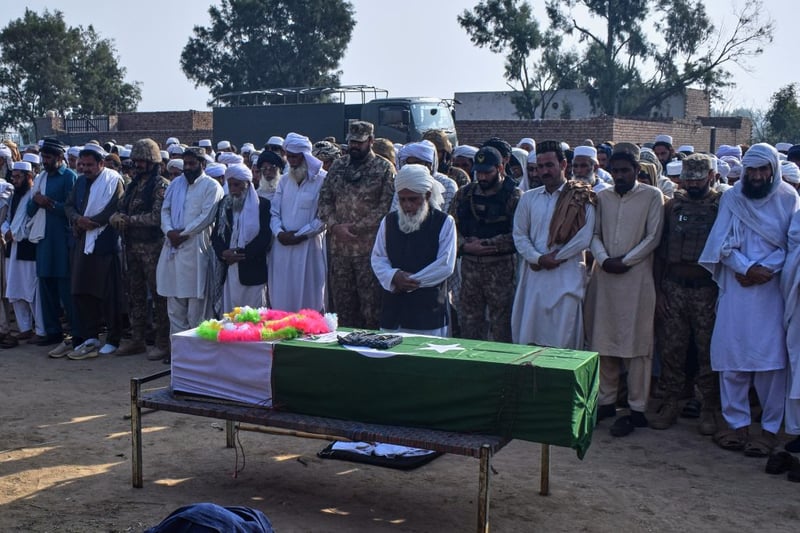 अफगानिस्तानमा पाकिस्तानी जेट खसालियो, पाइलट पक्राउ