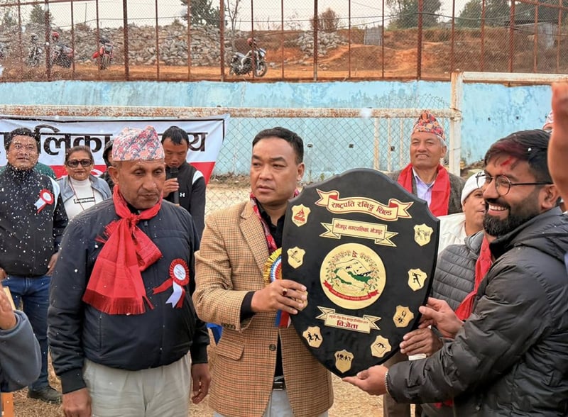 भोजपुर नगरस्तरीय राष्ट्रपति रनिङ शिल्डको उपाधि सिद्धेश्वर माविलाई