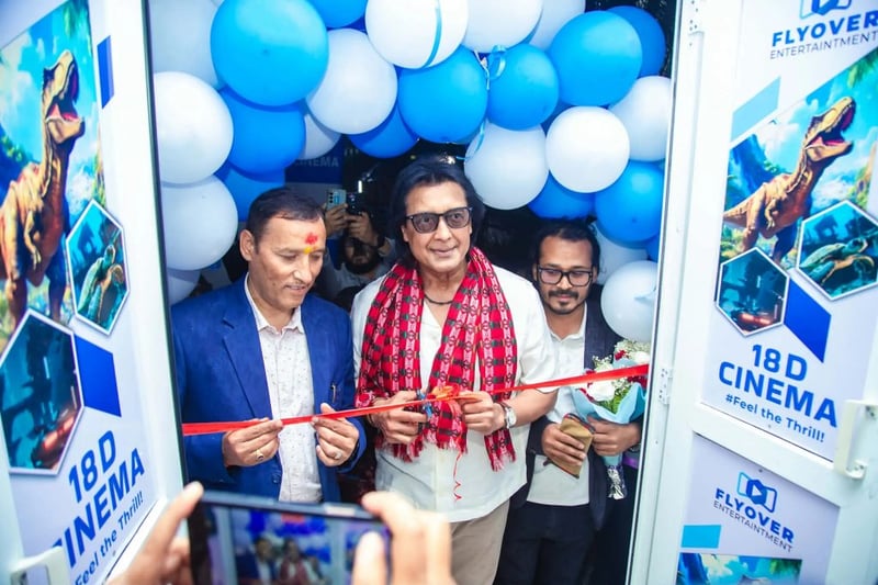 पोखरामा महानायक राजेश हमालले उद्घाटन गरे १८ डी सिनेमा