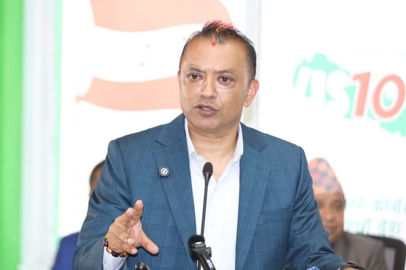 देउवालाई गगनको प्रश्न- आफ्नै झोला बोकेर हिँडेको साथी उम्मेदवार बन्दा एक पटक निर्वाचन क्षेत्रमा टेक्नुपर्दैन ?