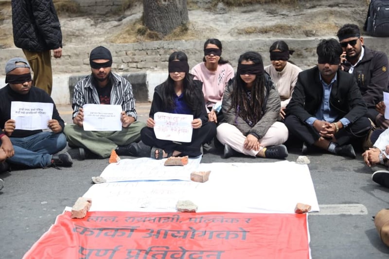 आँखामा कालोपट्टी बाँधेर जेन–जी अभियनताको खबरदारी– प्रतिवेदन केले छेकियो ?