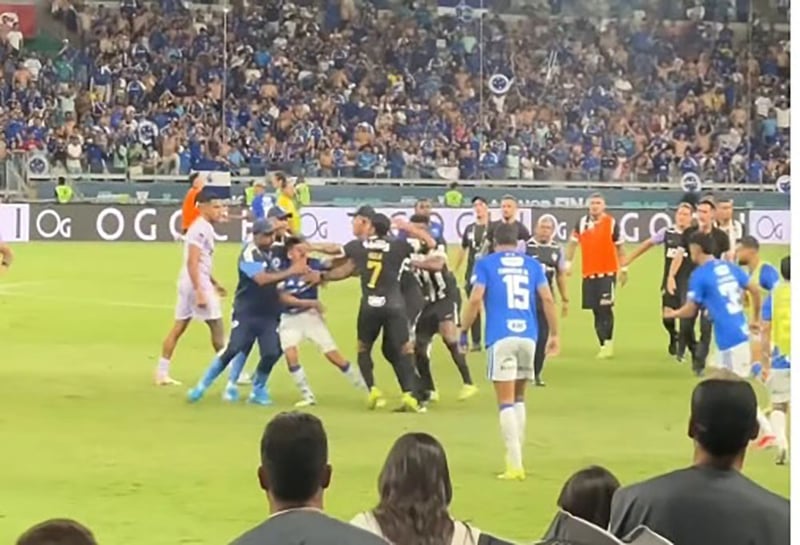 जब रणभूमि बन्यो मैदान, एकै खेलमा २३ जनालाई रातो कार्ड