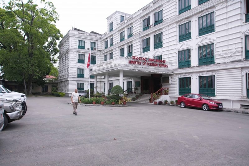 ‘सुनसान सिंहदरबार’: छैन मन्त्रीलाई बधाई दिन आउनेको लर्को (तस्बिरहरु)