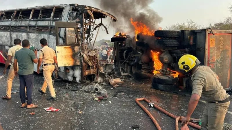 आन्ध्र प्रदेशको मार्कापुरममा भयानक सडक दुर्घटना, १४ जनाको मृत्यु