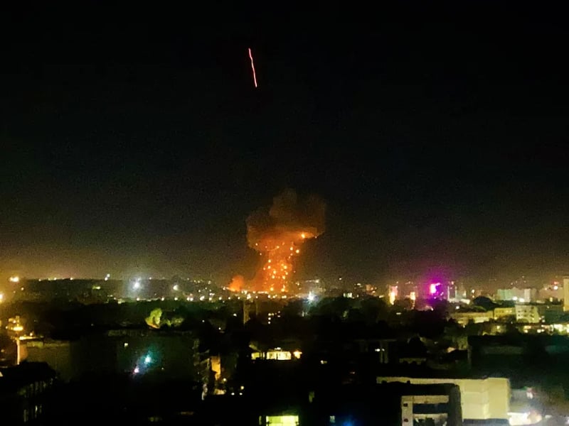 अफगानिस्तानको अस्पतालमा पाकिस्तानद्वारा भीषण हवाई हमलाः ४०० जनाको मृत्यु भएको दाबी