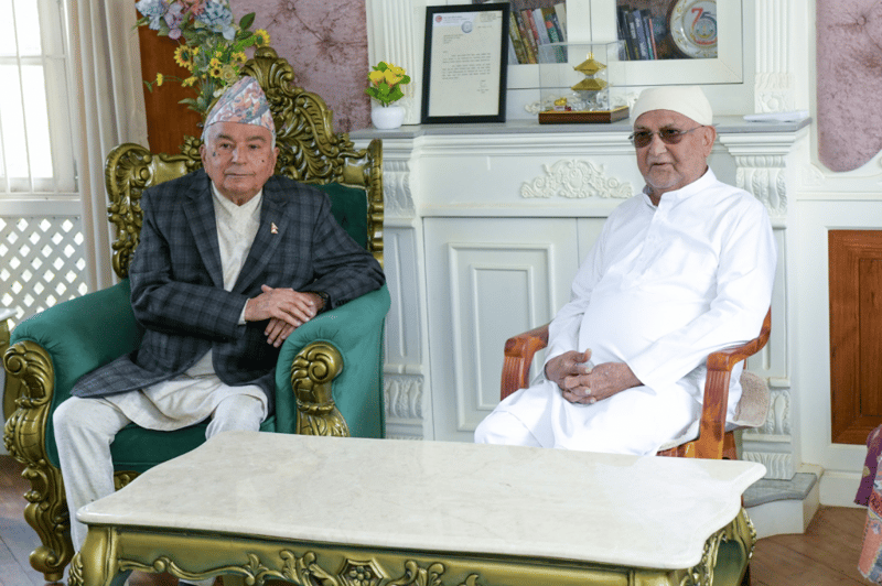 ओली भेट्न गुन्डु पुगे राष्ट्रपति पौडेल