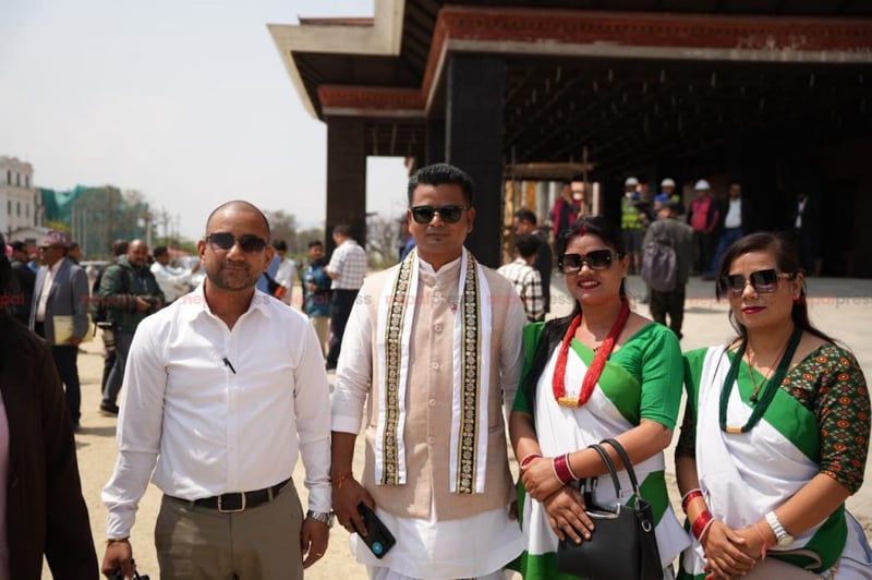 शपथ लिन आइपुगे सांसदहरु (तस्बिरहरु)