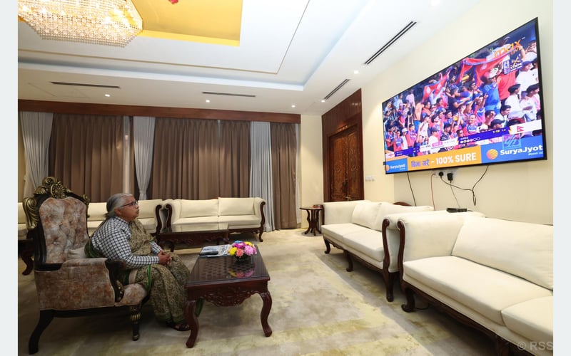 विश्वकप क्रिकेटः १८५ रनको लक्ष्य पछ्याउँदै नेपाल, खेल हेर्दै प्रधानमन्त्री