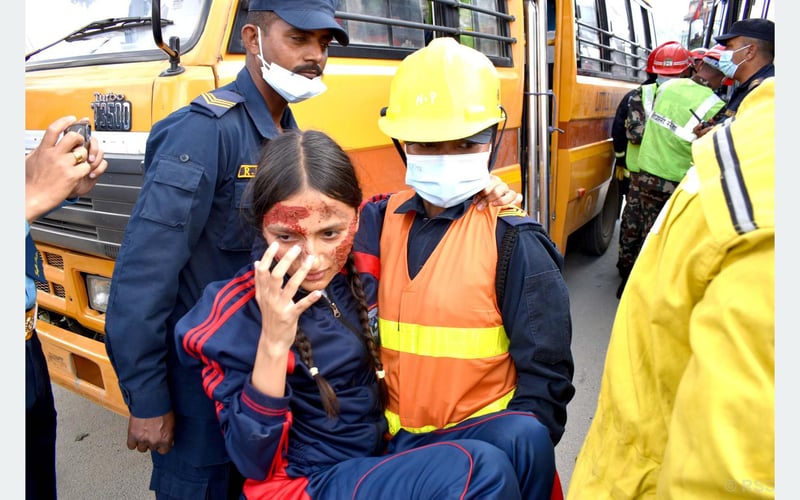 सल्लाघारीस्थित मुख्य चोकमै जब दुई वटा बस ठोक्किए...