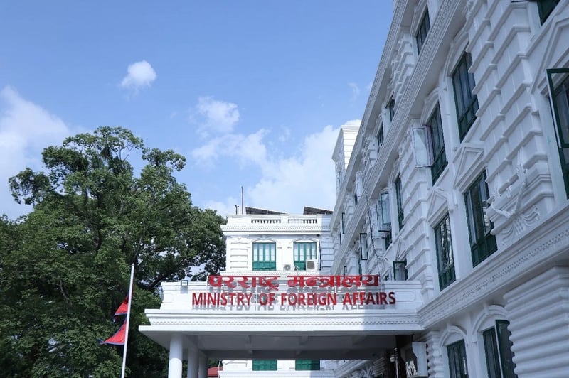 आर्थिक कूटनीति र सेवा प्रवाह सुधारबारे छलफल