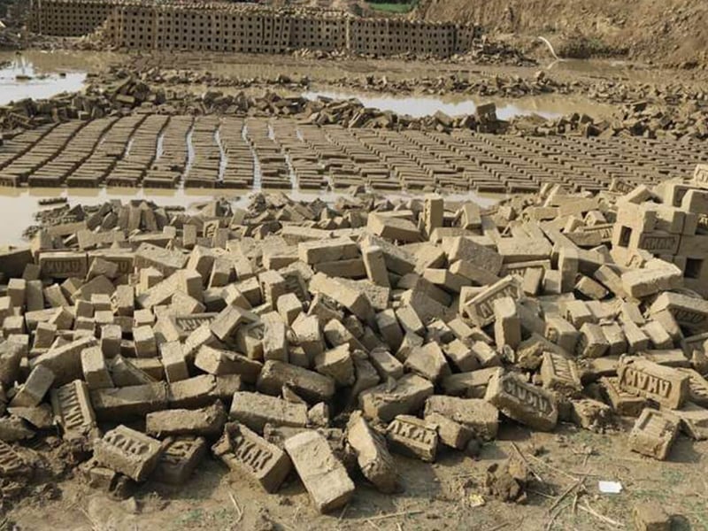 बेमौसमी वर्षाले रुपन्देहीका इँटा उद्योगमा करोडौँको क्षति
