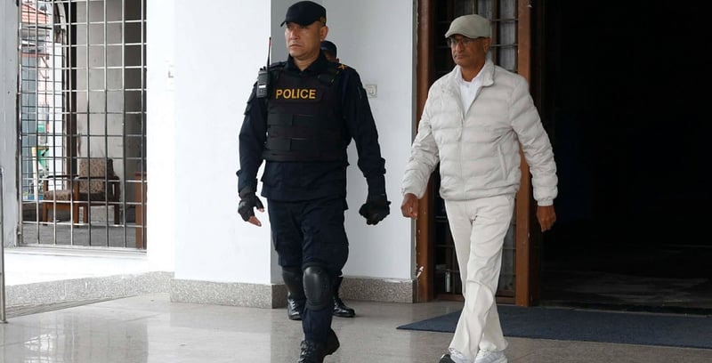 पूर्वगृहमन्त्री रमेश लेखकलाई काठमाडौं जिल्ला अदालत उपस्थित गराइयो