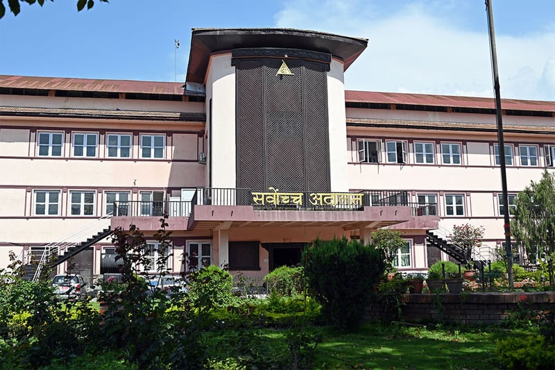 महान्यायाधिवक्ताविरुद्ध रिट निवेदनमा ‘कारण देखाउ आदेश’