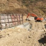 काभ्रेमा रोशी खोलाको बाढीले वीपी राजमार्ग अवरुद्ध