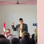 पार्टी नफुटोस् भनेर मध्यमार्गी धार अपनाएँ : डा. शेखर कोइराला